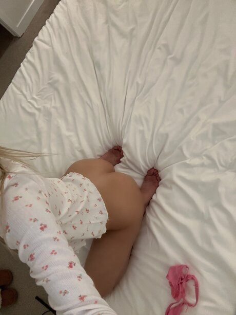 Lilsoosh nude model pics