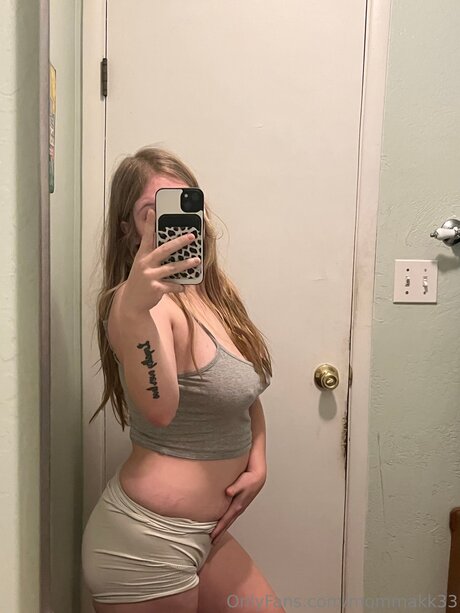 Mommakk33 naked star picture