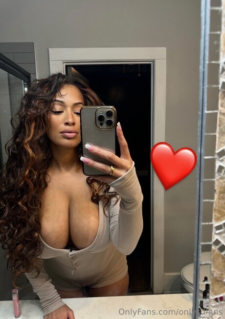 Onlysdfans art model images