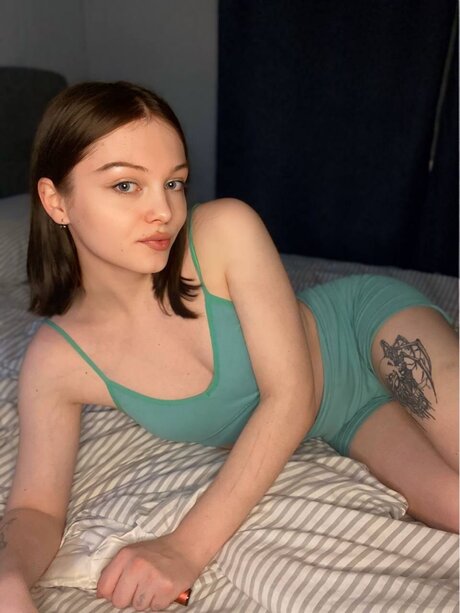 Freyadollts nude model pic