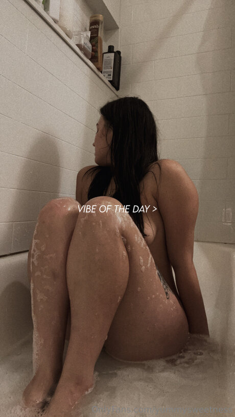 Yummysweetness erotic model pics