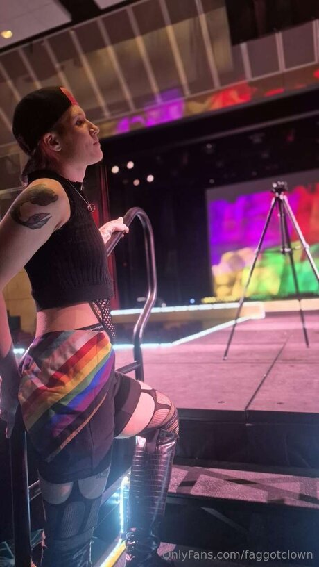 Faggotclown sexy actress galleries