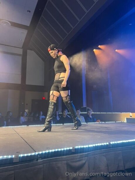 Faggotclown porn actress gallery