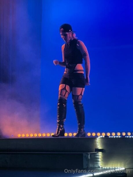 Faggotclown top model pics