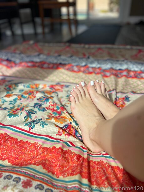 Greeneyezonme420 nice model pic