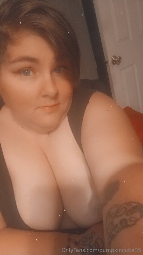 Pumpkincutie35 pretty model photo