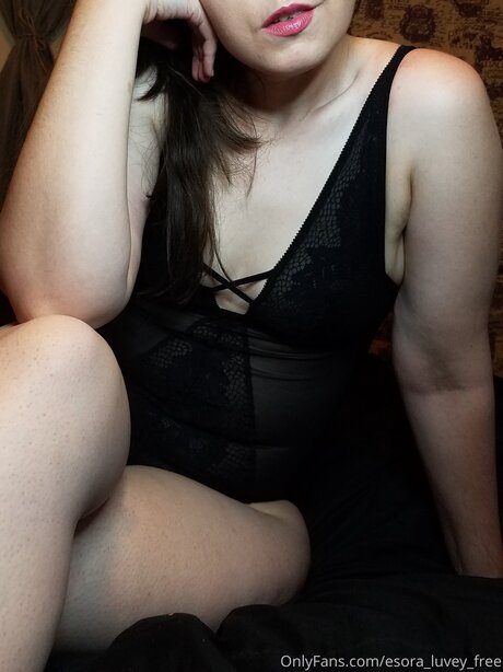 Esora Luvey Free hot star photo