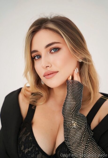 Mss Irene naked actress picture