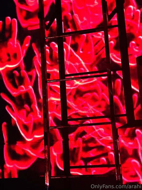 Arahi nude model photos