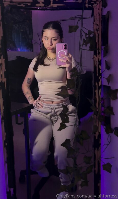 Aalyiahtorress pornographic star pic