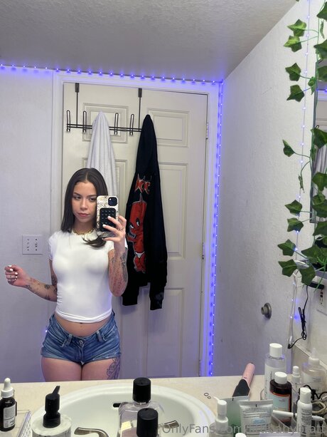 Aalyiahtorress star beautiful pic