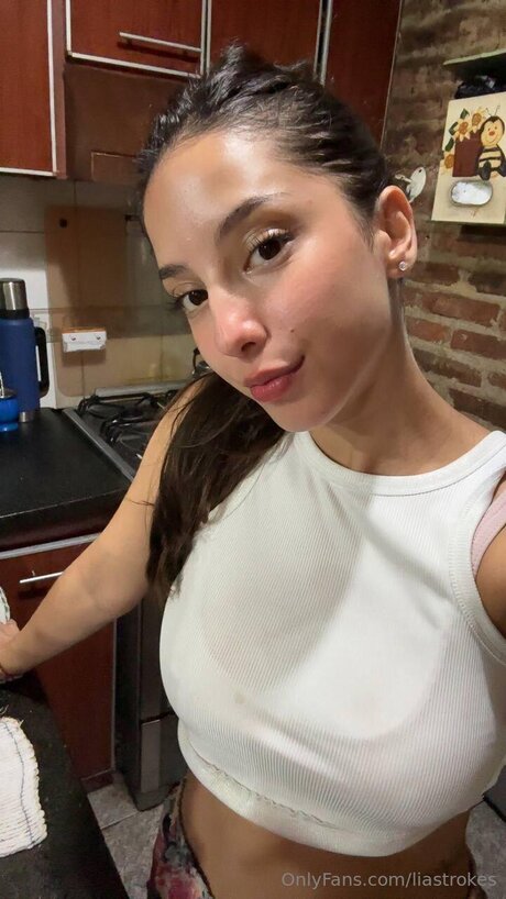 Liastrokes actress pics