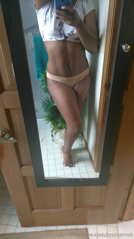 Rosesornot naked pornstar galleries