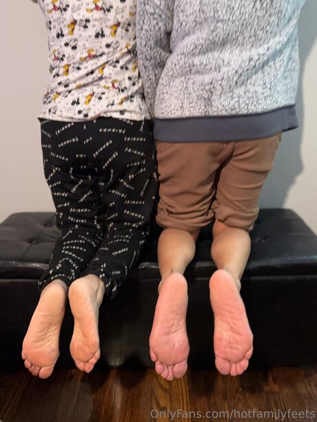 Hotfamilyfeets model free galleries