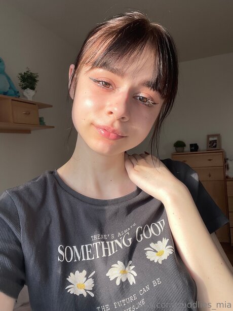 Cuddlies Mia pornstar hd img