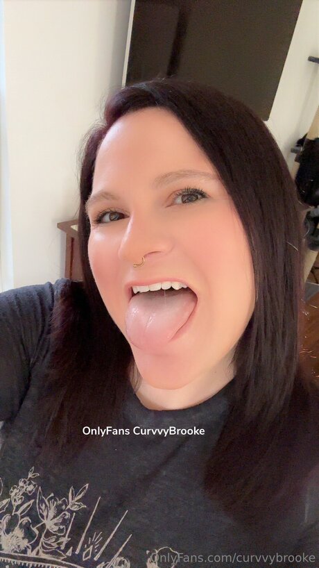 Curvvybrooke hot pornstar archive