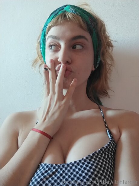 Littlewitchfarner hd pornstar photo