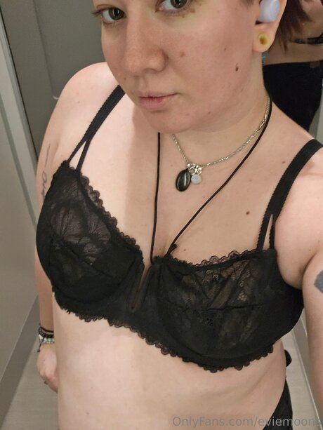 Eviemoons pornstar high quality pictures