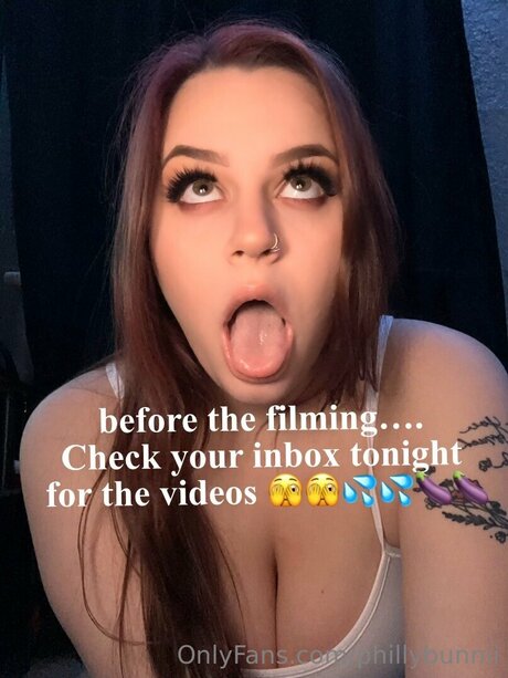 Phillybunnii naked pornstar image