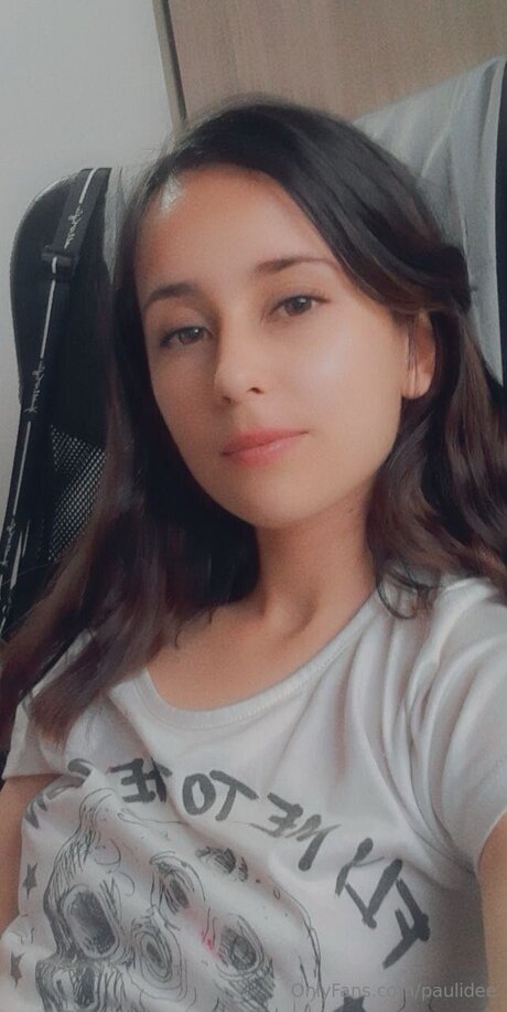 Paulidee model nude photo