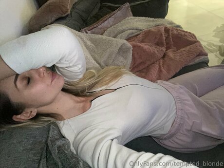 Tempted Blonde hd actress pictures