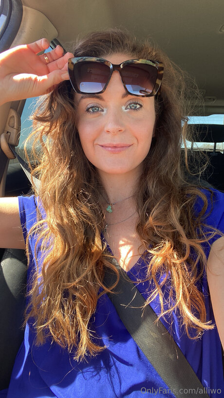 Alliwo erotic star images