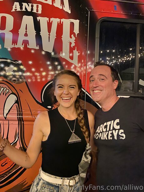 Alliwo sexy pornstar gallery