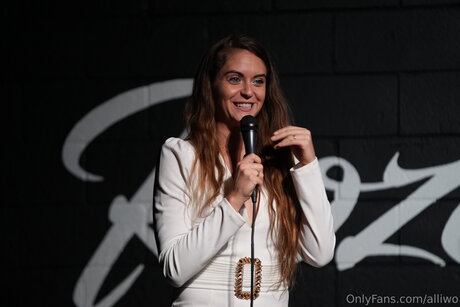 Alliwo porn actress image