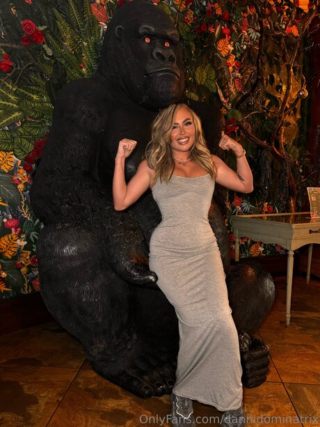 Dannidominatrix beautiful model pic