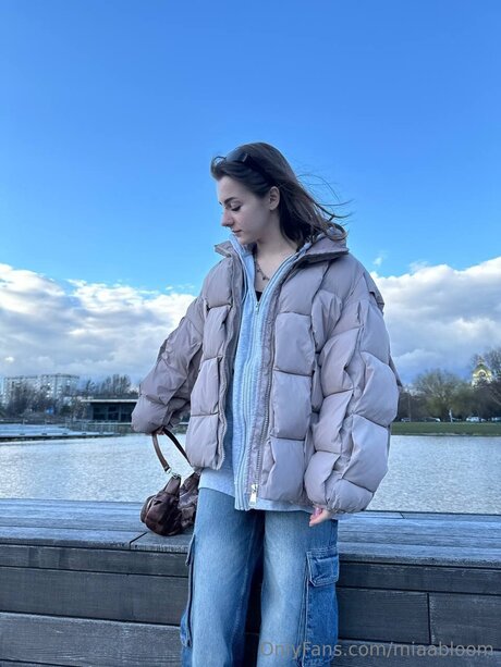 Miaabloom erotic pornstar photos