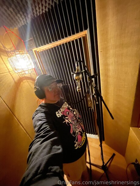 Jamieshrinersings perfect model img