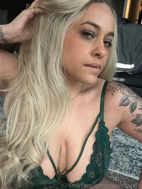 Makennalush sexy star picture