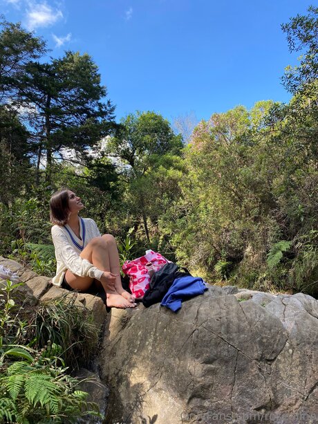 Rosealina model perfect image