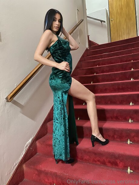 Miss Veronica star beautiful img