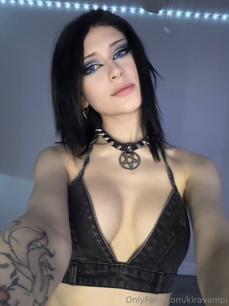 Kiravampi model naked img