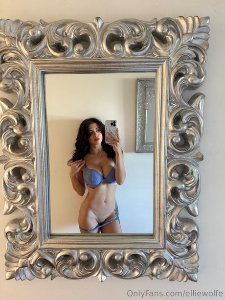 Elliewolfe sexy actress pics