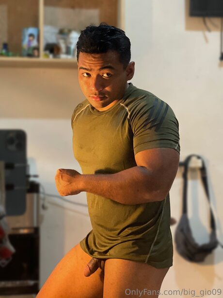 Big Gio09 sex model gallery