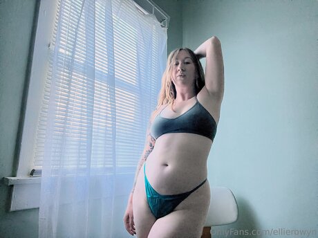 Ellierowyn sexy actress picture