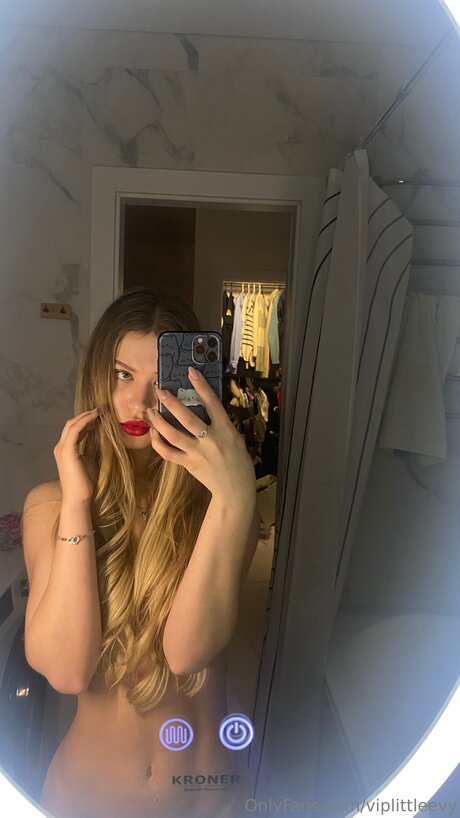 Cute Blonde Evy perfect actress pic