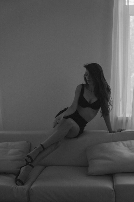 Larahook xxx model photo