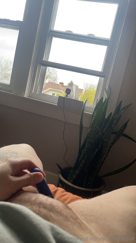 Yourlittlegurl sex model picture