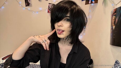 Avemylissaa nude actress pictures