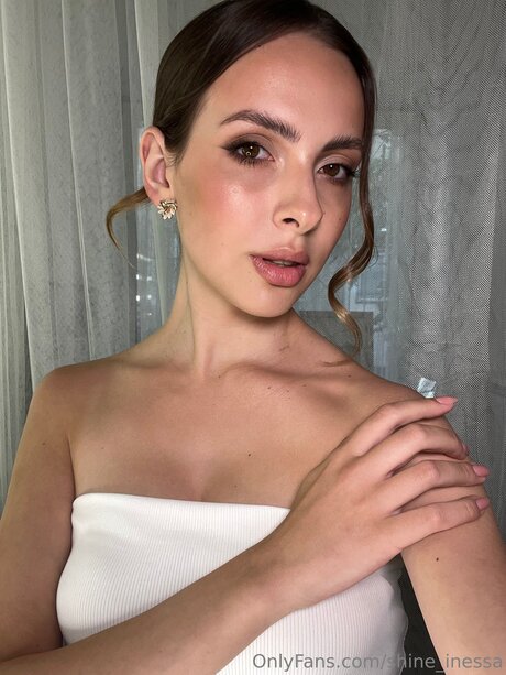 Shine Inessa sexy star pic