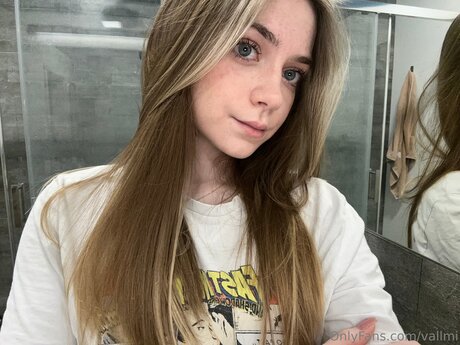 Vallmi pretty model gallery