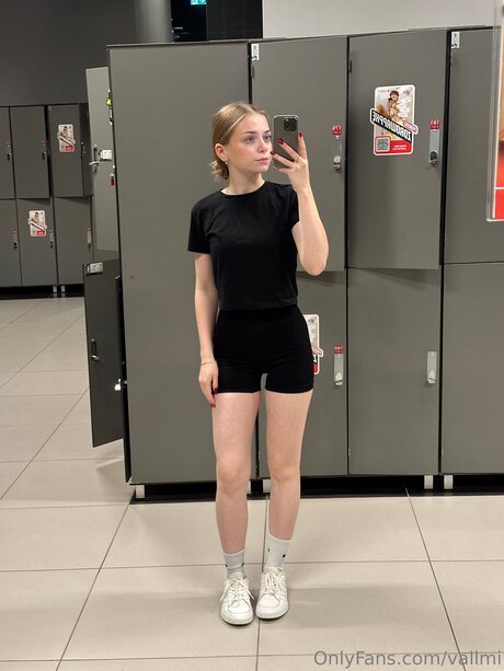 Vallmi naked model gallery