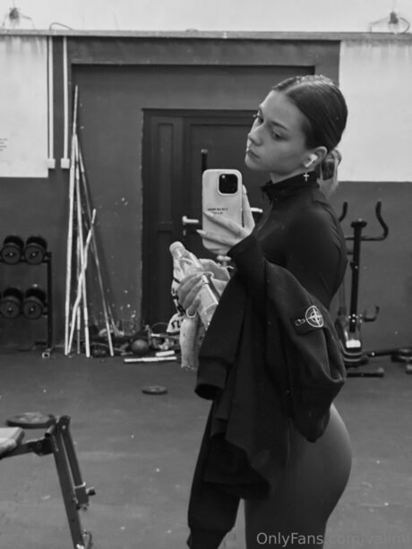 Vallmi top model pic