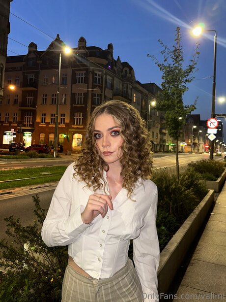 Vallmi pornstar naked photos