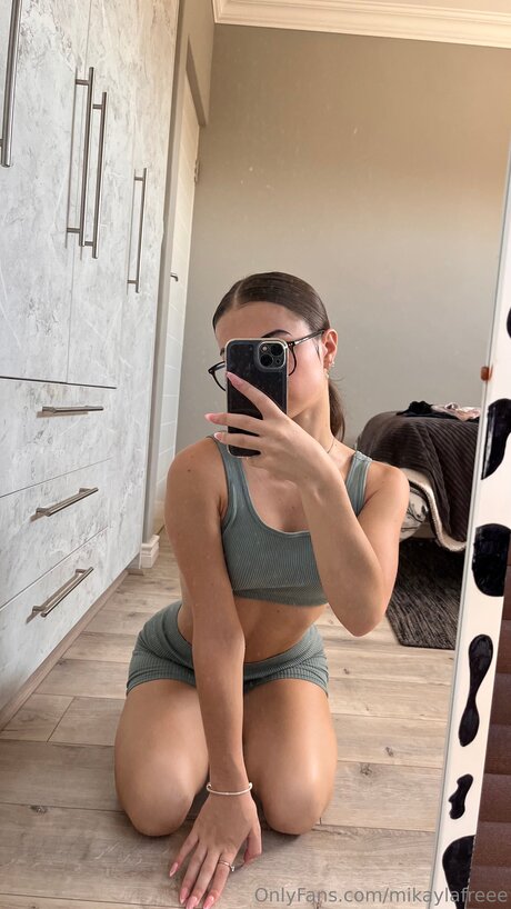 Mikaylafreee porn star pic