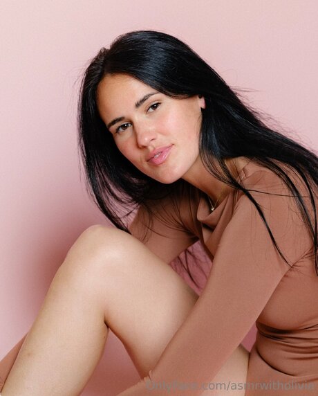 Asmrwitholivia model naked photo