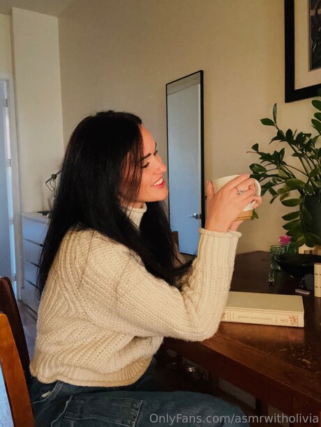 Asmrwitholivia nude model images